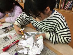 土曜日活動　アルミホイル・ステンドグラス
